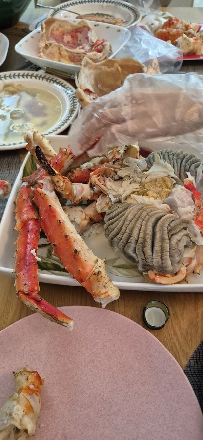손질 중인 대게